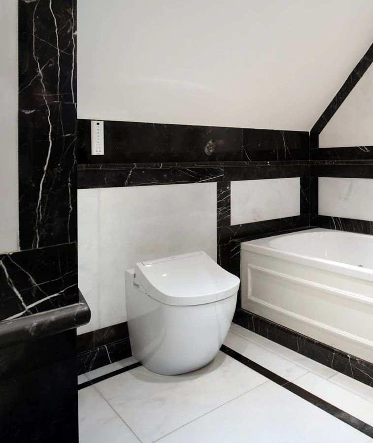 <p>The Lalique Suite of the Courthouse Hotel has two large bathrooms. One is fitted out in classic black &amp; white marble complete with large bathtub, walk-in shower and TOTO WASHLET RG Lite.&nbsp;Photo: TOTO</p>